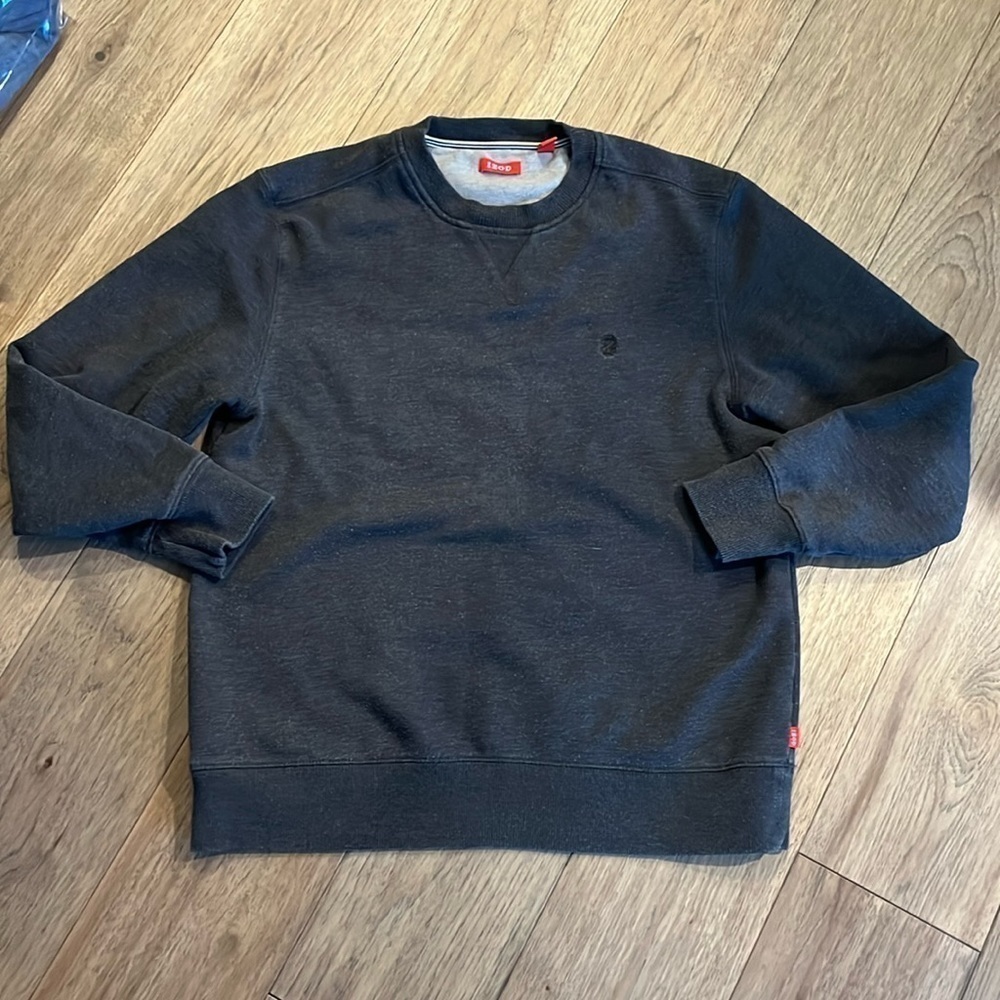 IZOD | gray crew neck sweatshirt, size medium